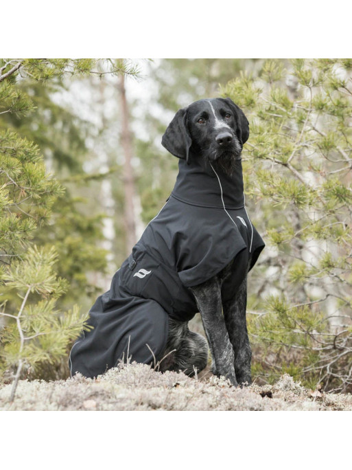 Manteau chien Nella Back On Track noir ambiance Manteau chien Nella Back On Track noir ambiance